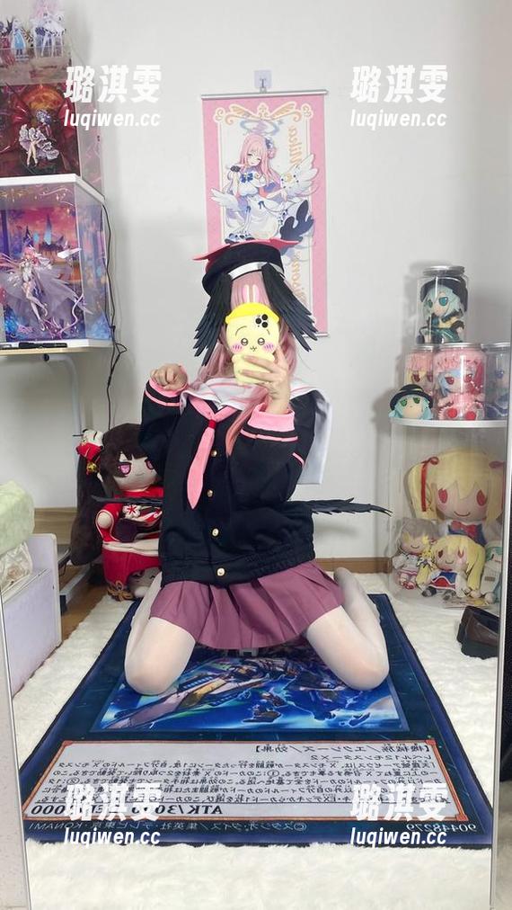 原图来了！看白栎Shirly如何把丰川祥子校服穿得像是走错片场的喜剧演员！分享绝对值！