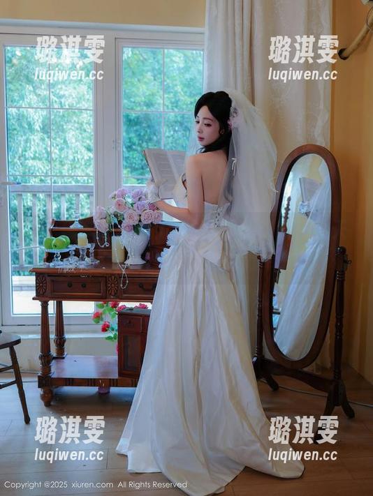 秀人网 - 钻石般闪耀的Elise谭晓彤，天使套图下载就是这么简单！