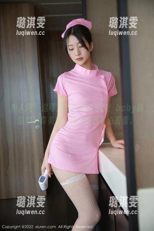 秀人网 - 这可是泳池里的创意！baby嘉茵的写真美图，竟然让我有点害羞。