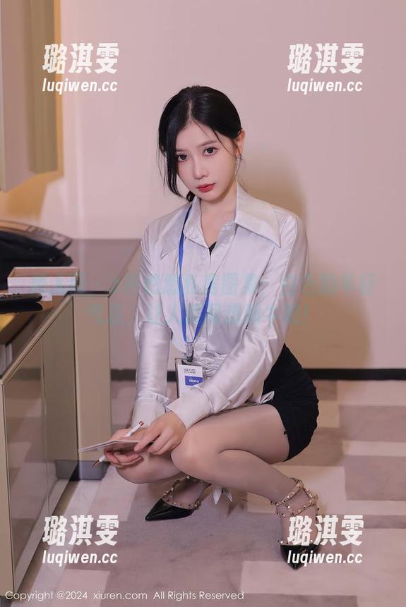 秀人网-z杯悠悠 秀人网 - z杯悠悠私房图集:白色的年轻气息,让人瞬间想喝牛奶!