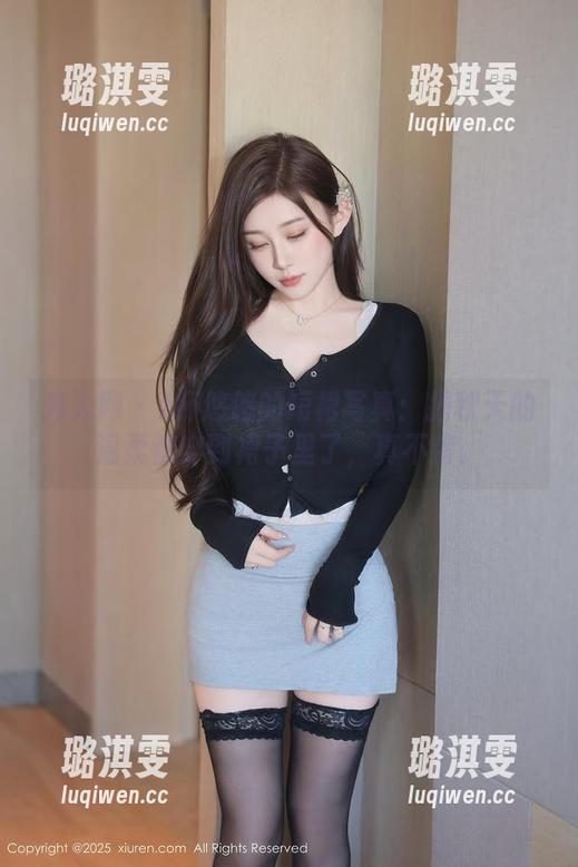 秀人网 - z杯悠悠的短裙写真：把秋天的温柔都穿到裙子里了，真不错。
