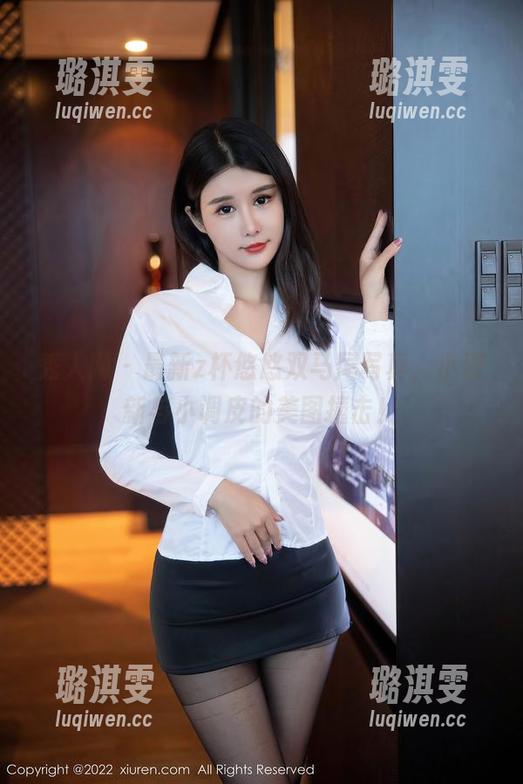 秀人网 - 最新z杯悠悠双马尾写真，小清新与小调皮的美图撞击！