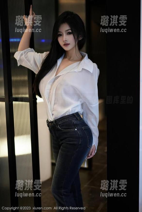 秀人网 - 周慕汐带你逛万圣节：图库里的写真故事