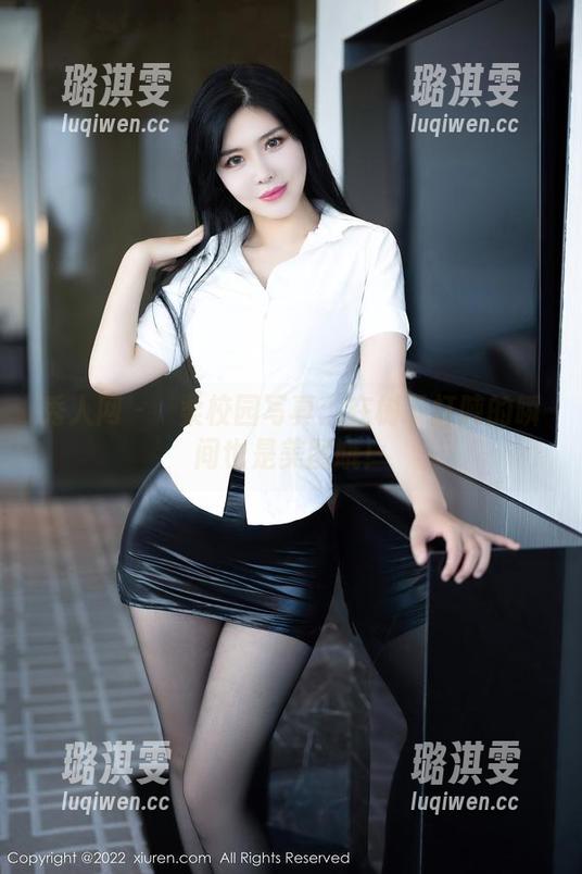 秀人网 - 媃柔校园写真：在树下打盹的瞬间也是美图哦！