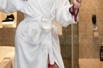 秀人网 – 柚柚小奶瓶修女高清合辑：超越信仰的温柔浪潮