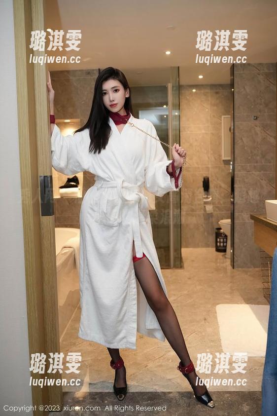 秀人网 - 柚柚小奶瓶修女高清合辑：超越信仰的温柔浪潮