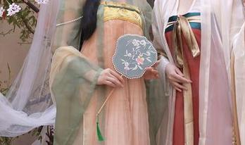 秀人网 – 修女与迷离：王馨瑶yanni的无圣光写真直击灵魂
