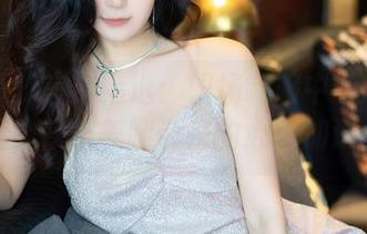 秀人网 – 言沫精选：职场制服中的若隐若现，修长美腿带来的心跳加速。