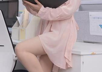 秀人网 – 黄歆苑的旅拍福利图集：她拍的我都想请她当我的人生导演！