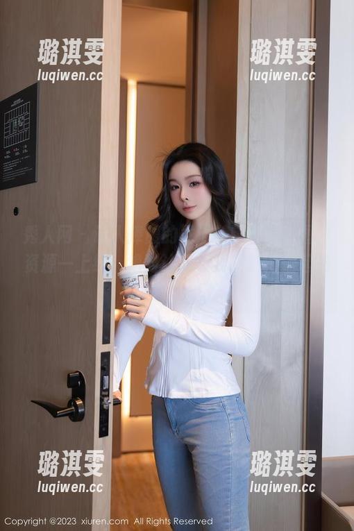 秀人网 - 让人捧腹的龙泽美曦礼服套图，资源一上线，绝对让你想要立刻奔跑起来！