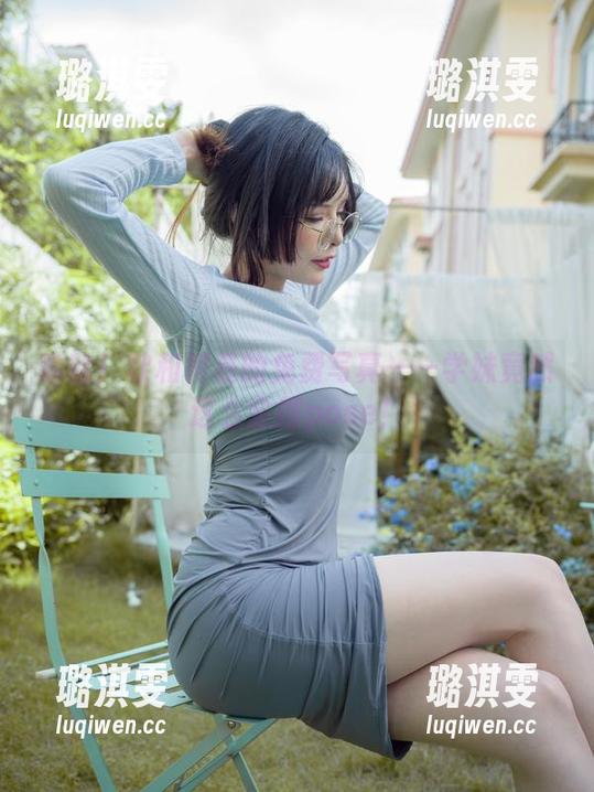 秋和柯基 哈哈!秋和柯基的免费写真——学妹竟然这么会摆pose!