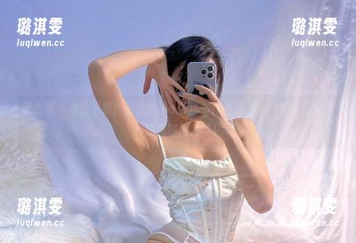 纪念小小v 微密圈 - 点击下载!纪念小小v的秘书作品集,喧闹的办公室瞬间变成时尚秀场!
