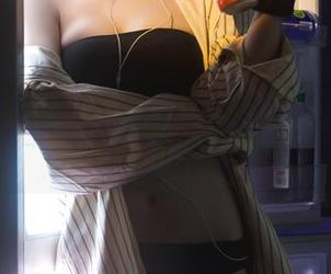 KTV约会大揭秘：纸悦Etsu_ko和地雷系女子的高清美图