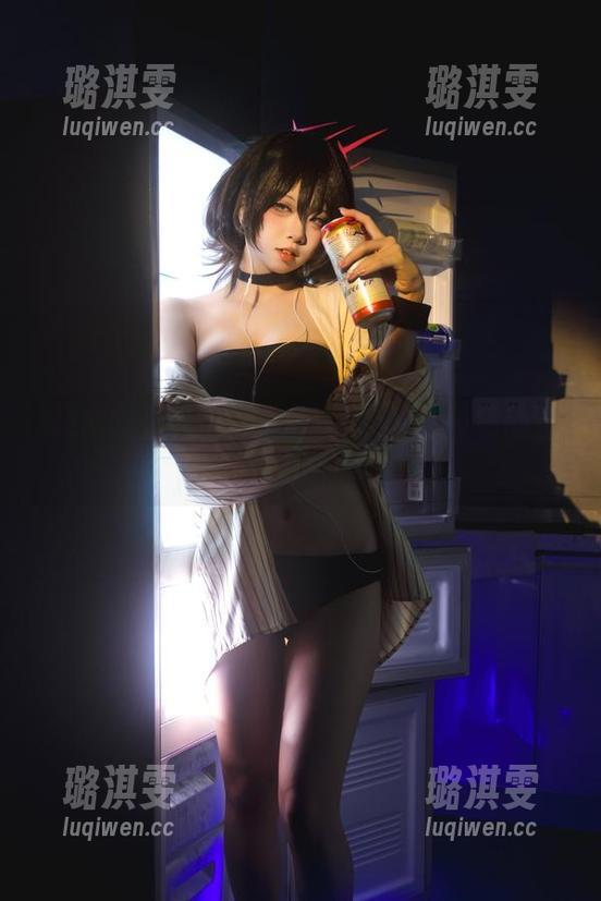 纸悦Etsu_ko KTV约会大揭秘:纸悦Etsu_ko和地雷系女子的高清美图