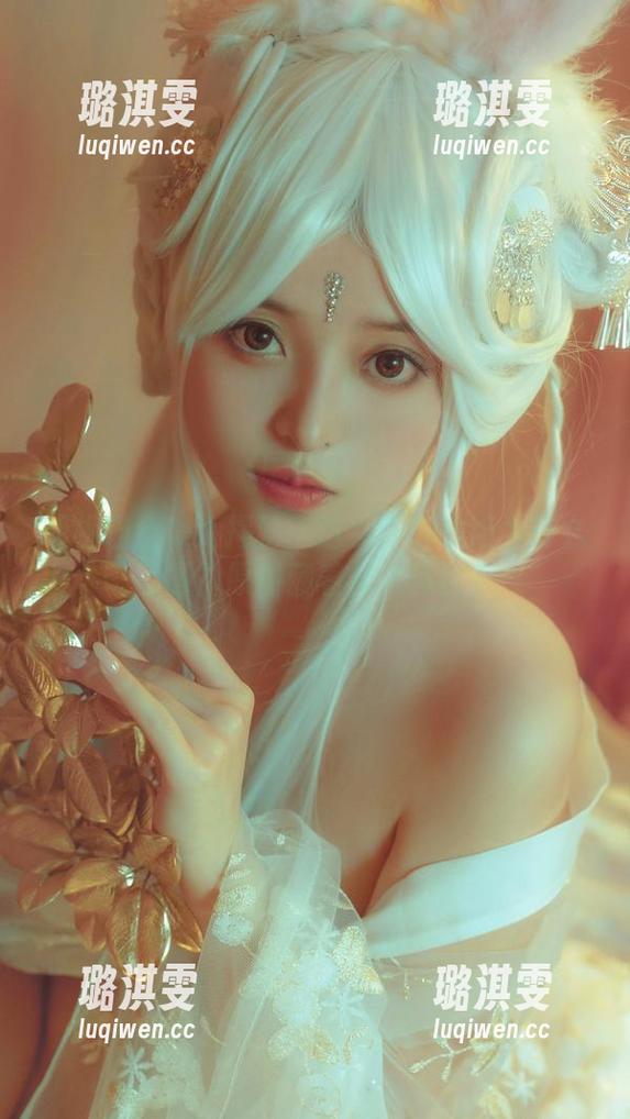胡桃喵全集大揭秘：这女仆吸血姬为什么舔唇？原图藏着什么秘密？