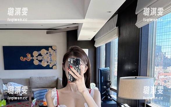 脸红Dearie 微密圈 - 在脸红Dearie的吊带黑丝世界中畅游,资源合集不可或缺!