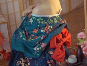 菠萝社 – 在沙滩上漫步，猫九酱Sakura的高清裸足图册开启你的眼界！