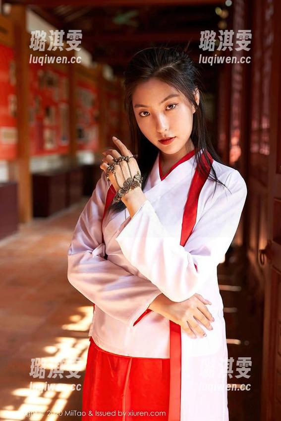 蜜桃社-Rola 蜜桃社 - Rola的少女光影:这作品集里藏着惊喜,下载吧,年轻就是要任性!