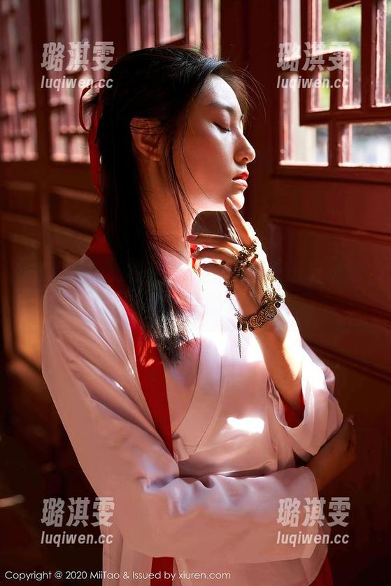 蜜桃社 - 跟着Suki夏日，享受无圣光的作品，放飞你的想象力。