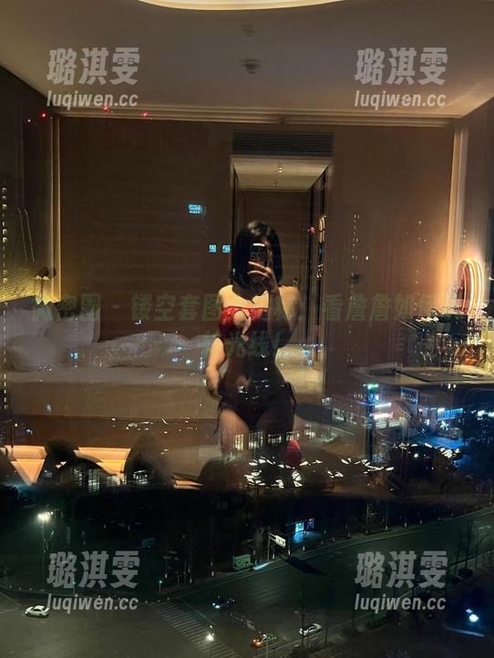 詹詹 微密圈 - 镂空套图大揭秘:看詹詹如何玩转光线!
