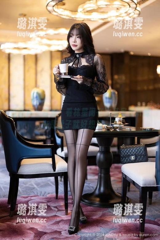 语画界 - 合集：看林星阑在比基尼里折腾，光是肚子就好想摸一下！
