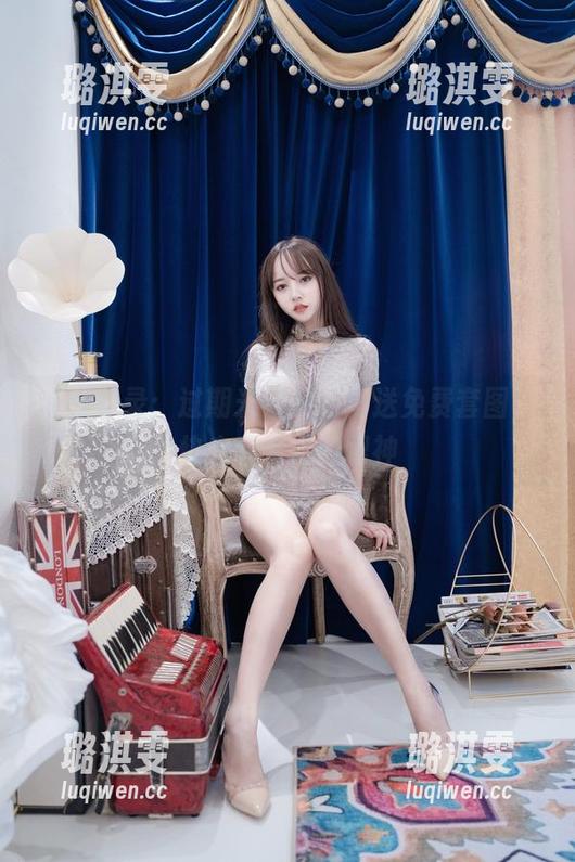 过期米线线喵 人间记录:过期米线线喵再送免费套图,快来看看她的眼神