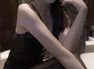 微密圈 – 放慢呼吸，细品金希儿的黑丝私拍——熟女御姐的每一个瞬间都值得沉醉！