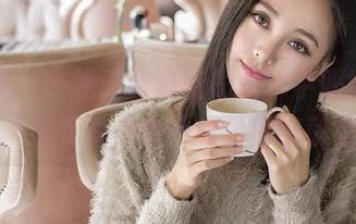 青豆客 – 在线漫游谭晓彤的水手服世界，图片里有多少微妙的情愫在荡漾？
