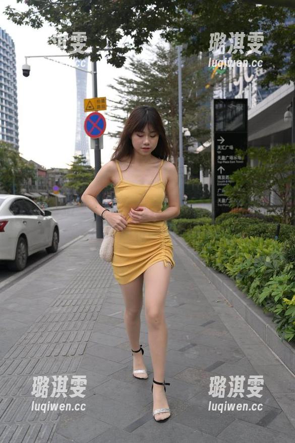 魔镜街拍 - 打工人也有春天：婷婷黑丝日常的独特图集分享