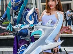 “魔镜街拍”又来了！小背心牛仔裤套图，更新得让你心跳加速！